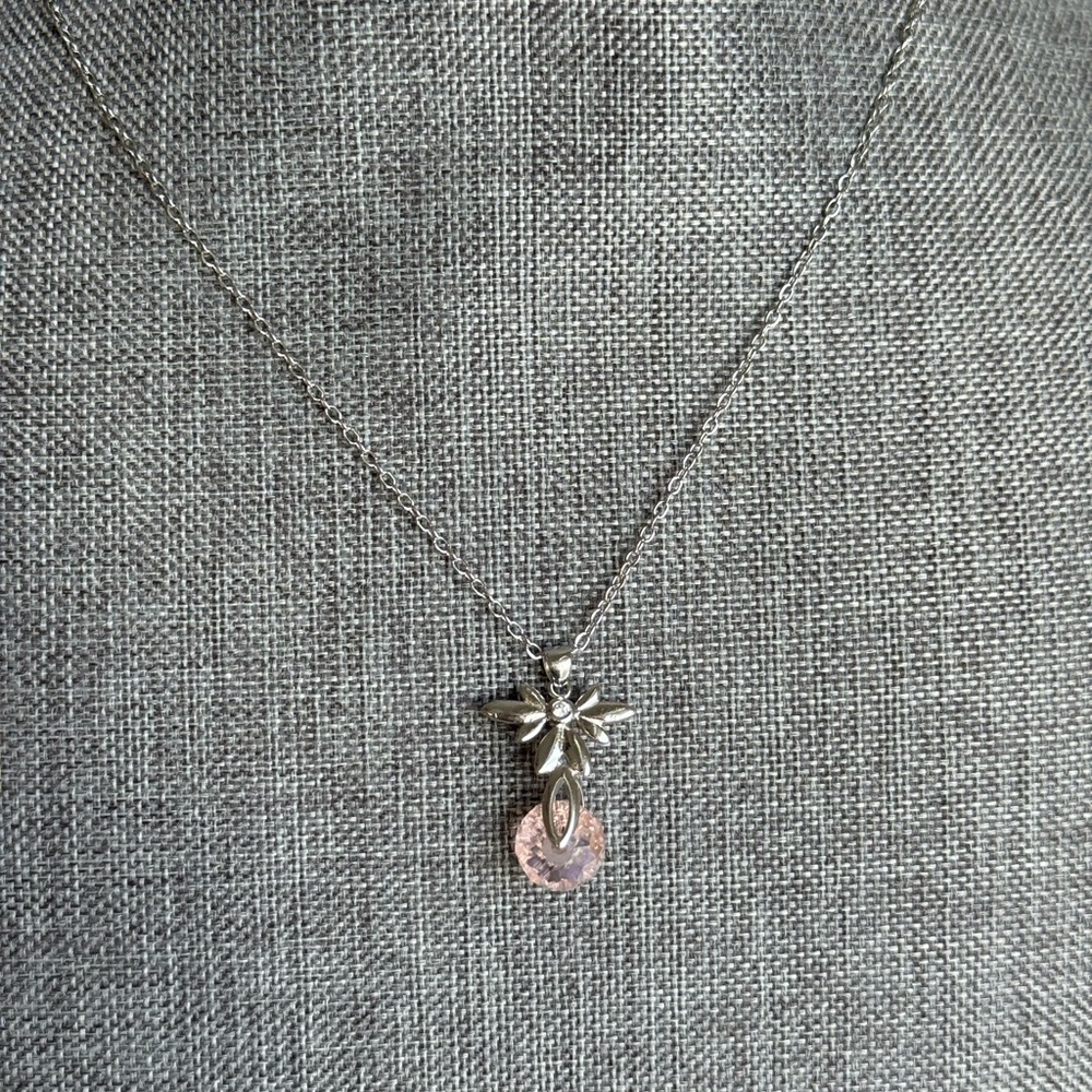 Elegant Silver and Pink Pendant Necklace